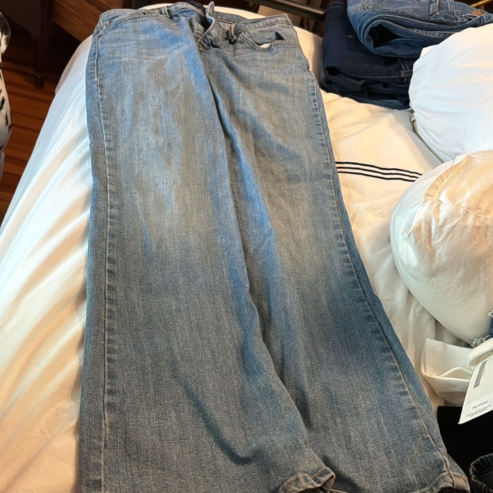 GUC Levi’s Demi Curve in light wash